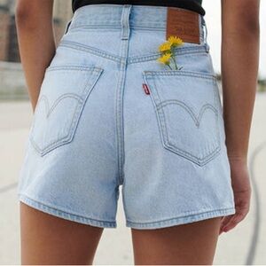 Levi’s High Loose Shorts in Supa Dupa Fly Size 26